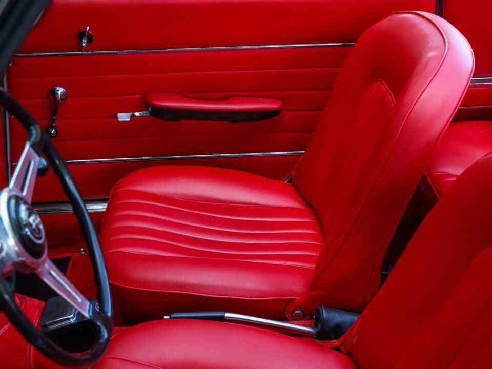 Image 49/50 of Alfa Romeo Giulia 1600 GTC (1966)