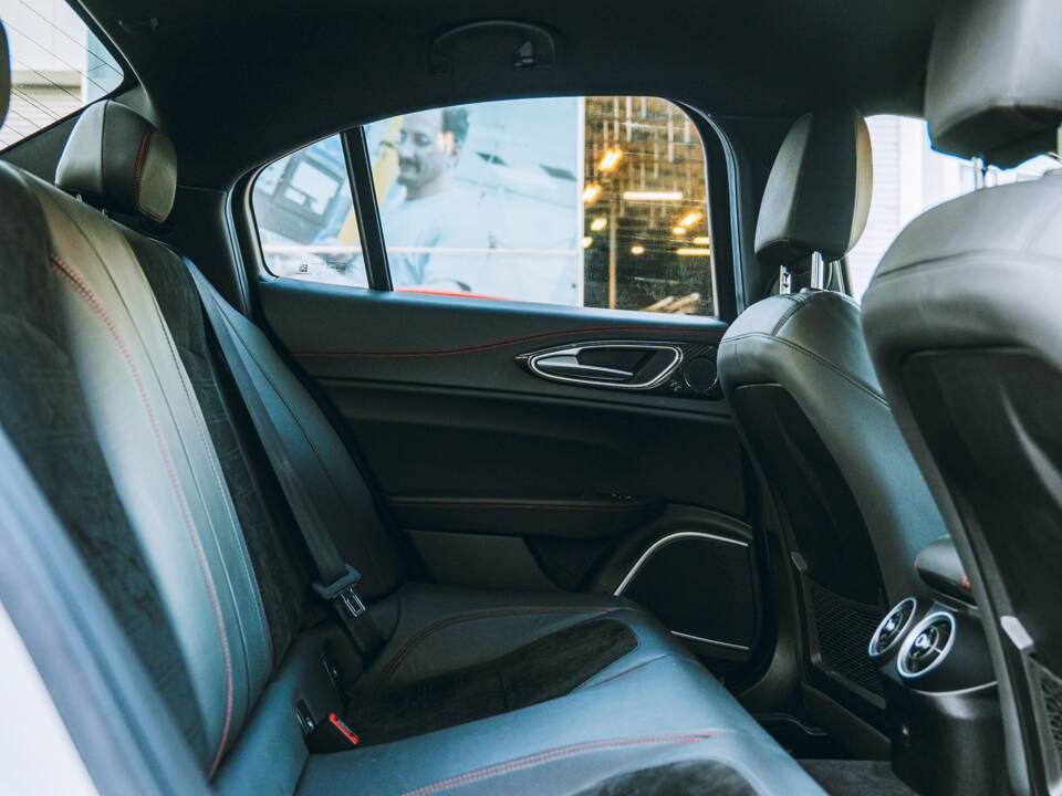 Bild 13/26 von Alfa Romeo Giulia Quadrifoglio (2017)