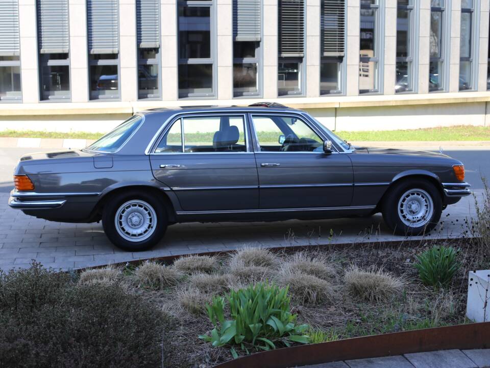 Afbeelding 45/46 van Mercedes-Benz 450 SEL 6,9 (1977)