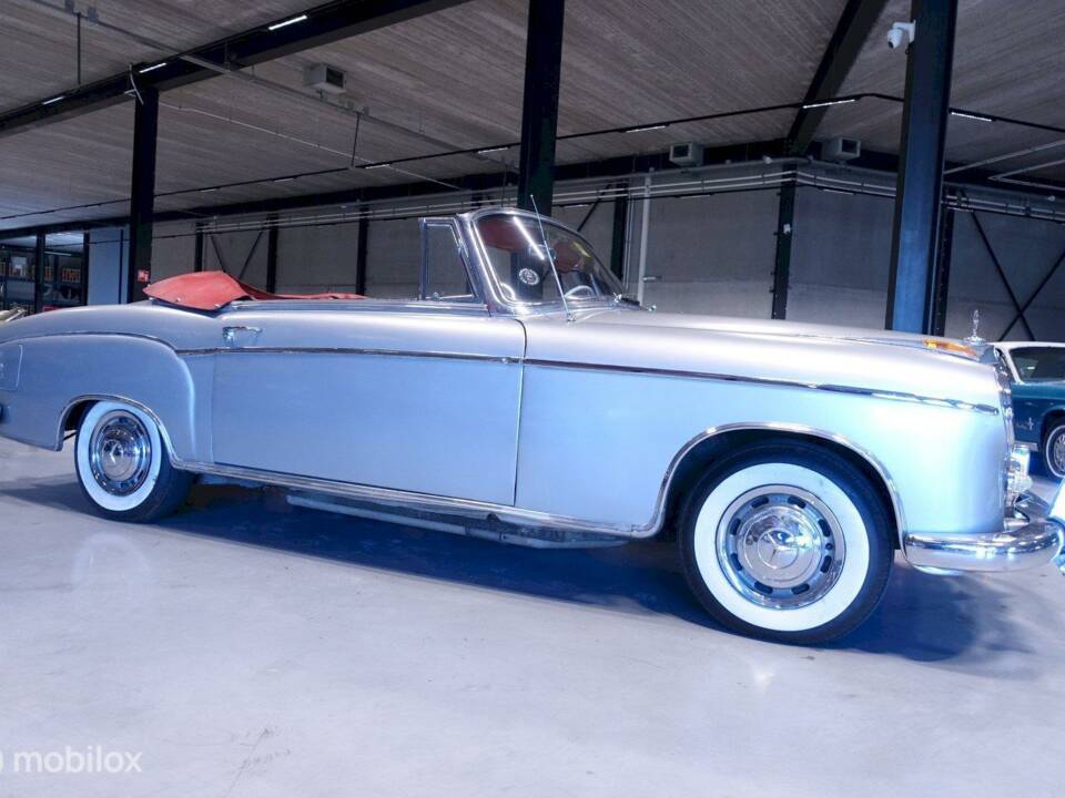 Image 6/12 de Mercedes-Benz 220 S Cabriolet (1959)