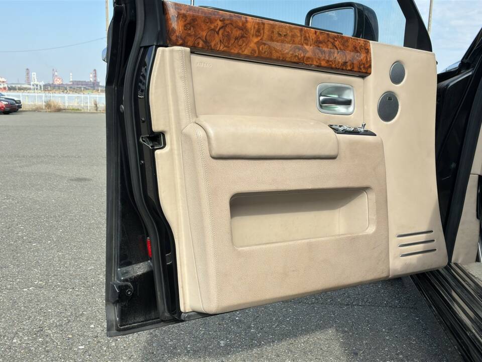 Image 9/44 of Rolls-Royce Phantom VII (2004)