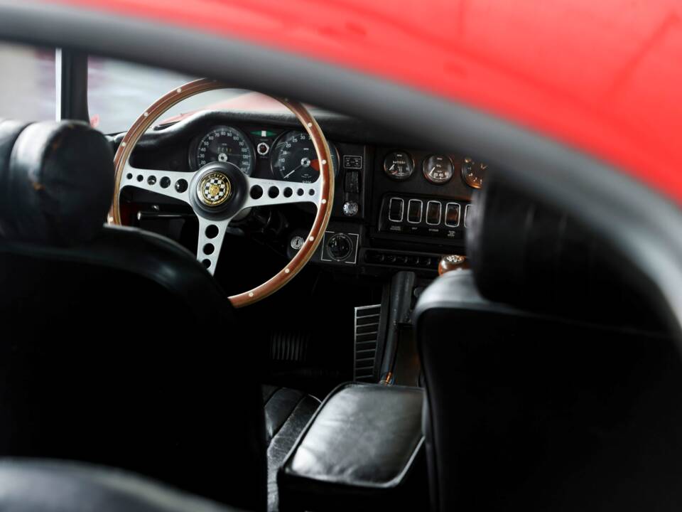Bild 17/44 von Jaguar E-Type (2+2) (1969)