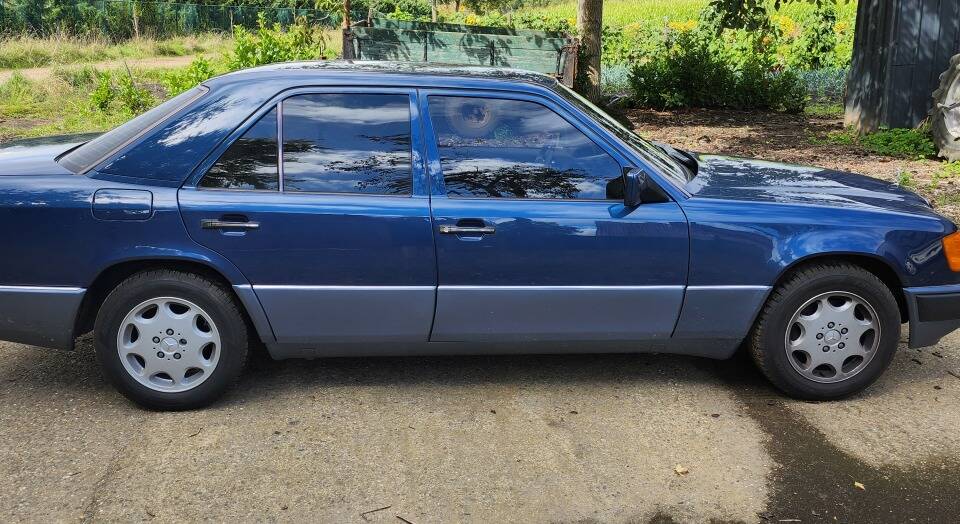 Image 4/8 of Mercedes-Benz 230 E (1989)