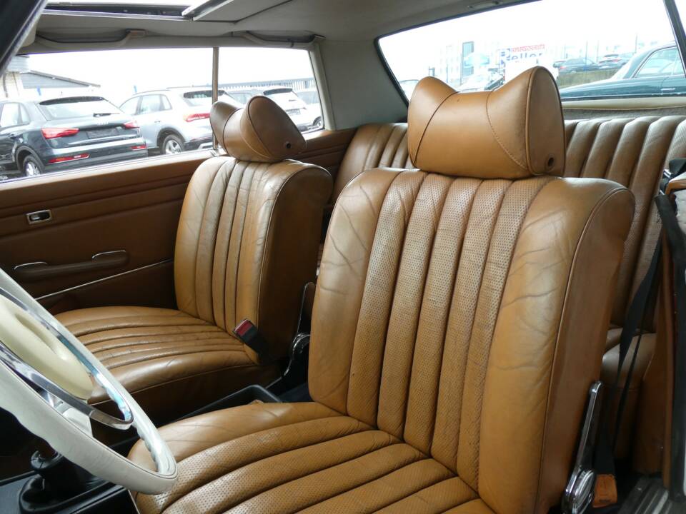 Image 10/20 of Mercedes-Benz 220 D (1972)