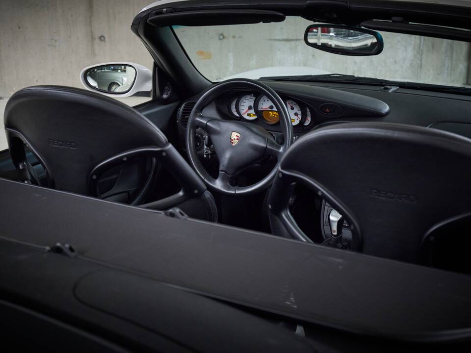 Bild 64/100 von Porsche 911 Carrera 4S (2004)