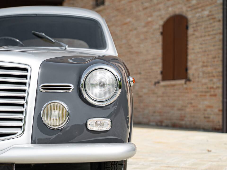 Image 24/50 of Lancia Augusta Ghia (1935)