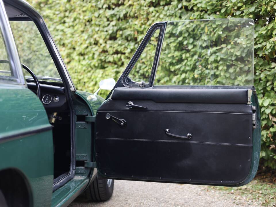 Bild 21/50 von MG MGB GT (1967)