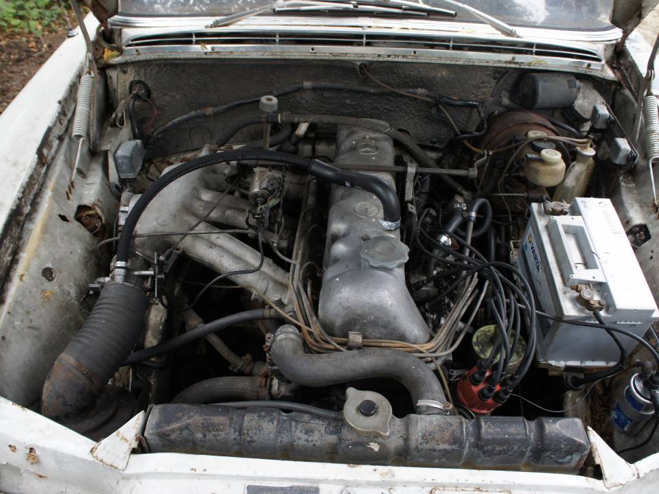 Imagen 9/22 de Mercedes-Benz 250 SE (1967)