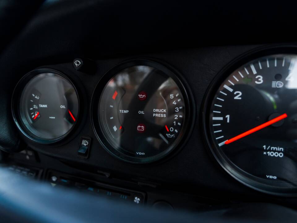 Imagen 27/60 de Porsche 911 Carrera 3.2 (WTL) (1988)