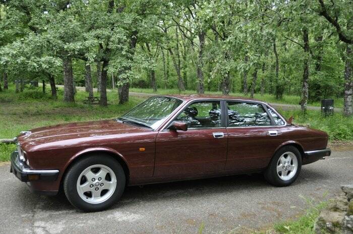 Image 2/7 of Jaguar XJ6 3.2 Sovereign (1994)