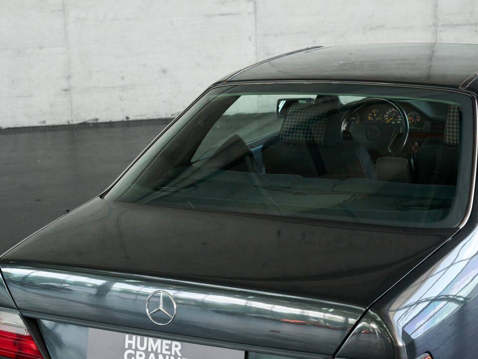 Bild 36/50 von Mercedes-Benz 300 CE (1991)