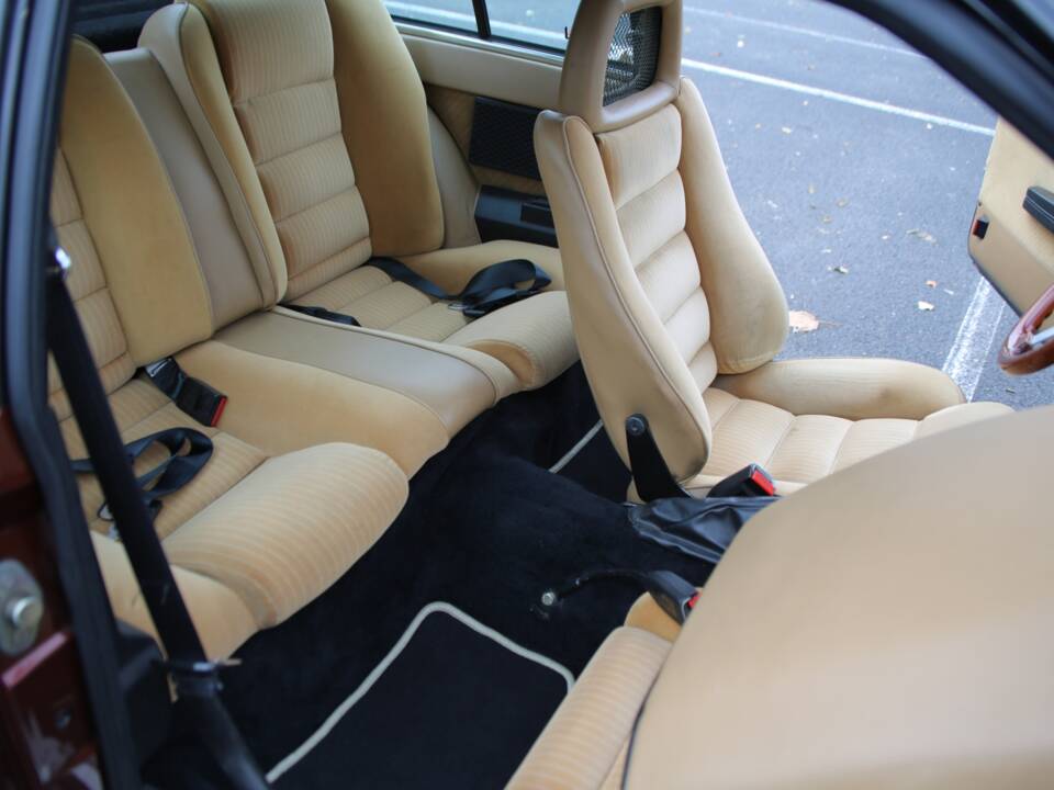 Immagine 12/30 di Alfa Romeo GTV 6 2.5 (1985)
