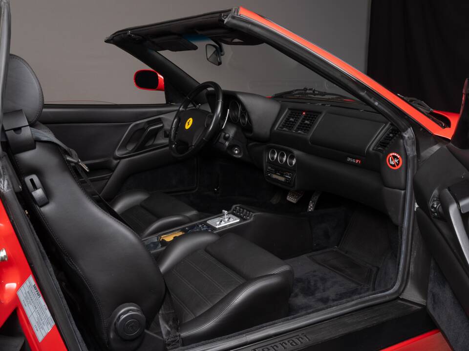 Image 28/37 of Ferrari F 355 F1 GTS (1997)