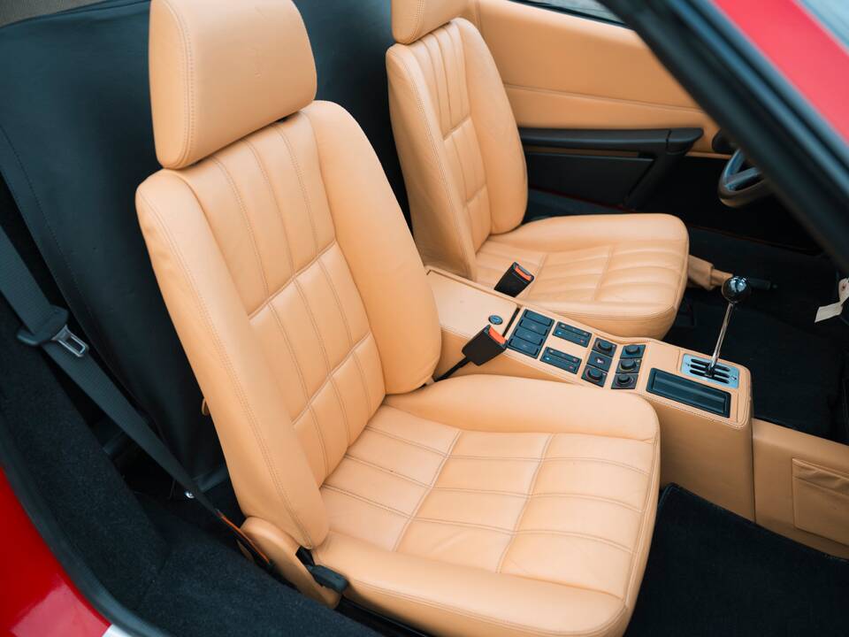Afbeelding 25/41 van Ferrari 328 GTS (1989)