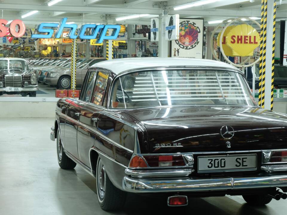 Image 9/50 of Mercedes-Benz 300 SE lang (1965)