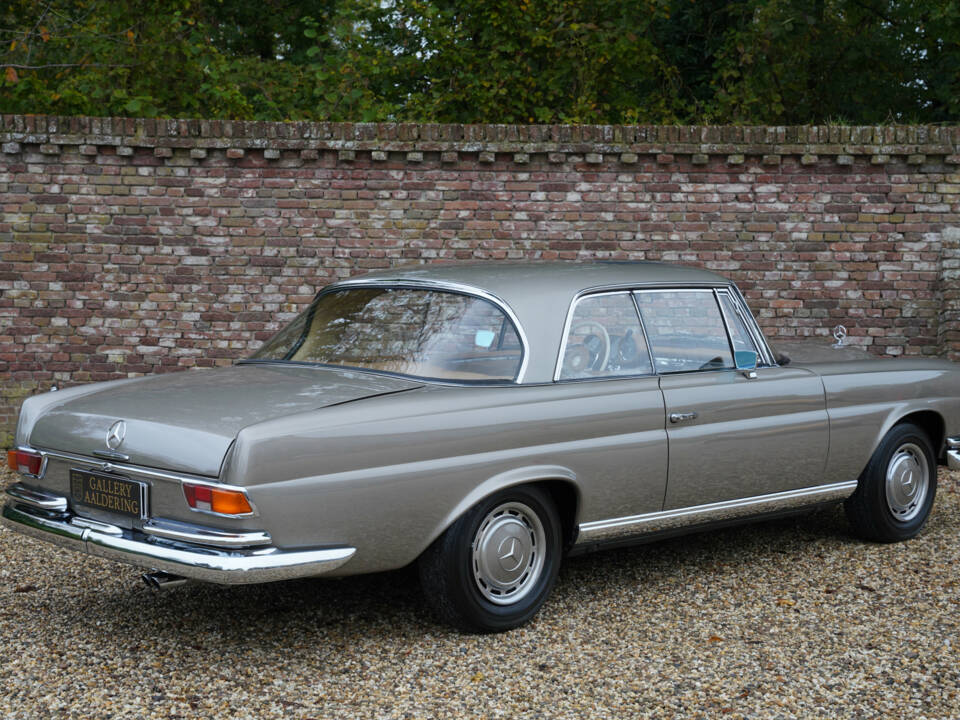 Image 14/50 of Mercedes-Benz 280 SE (1968)