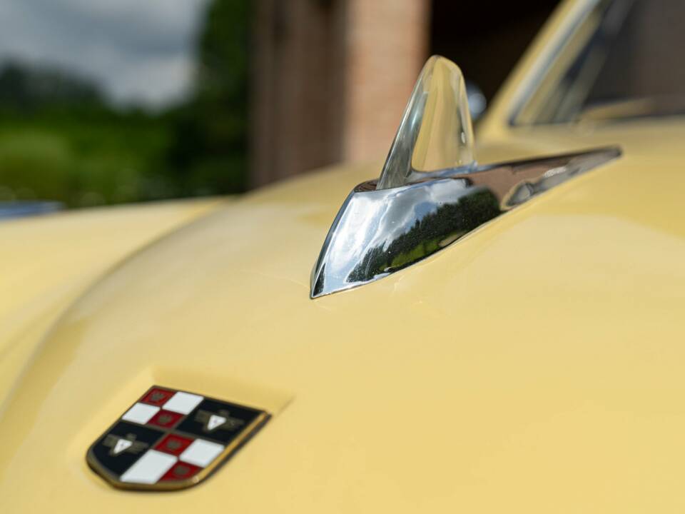 Image 19/50 of Studebaker Champion Regal DeLuxe Convertible (1950)