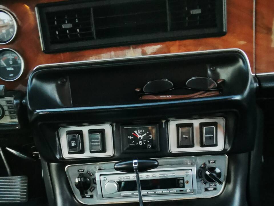 Image 8/15 of Jaguar XJ 6 C 4.2 (1977)