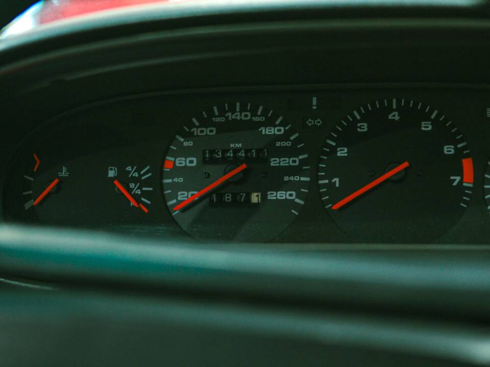 Image 26/45 of Porsche 944 S2 (1989)