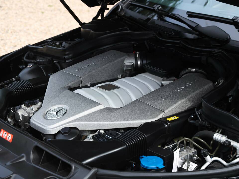 Image 19/50 of Mercedes-Benz C 63 AMG (2012)