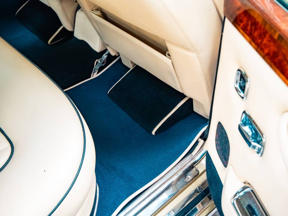 Image 32/36 de Rolls-Royce Silver Shadow II (1980)
