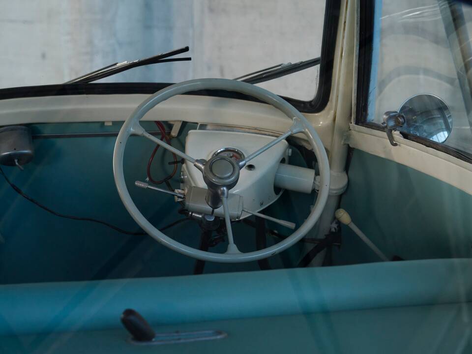 Image 15/29 of BMW Isetta 300 (1962)