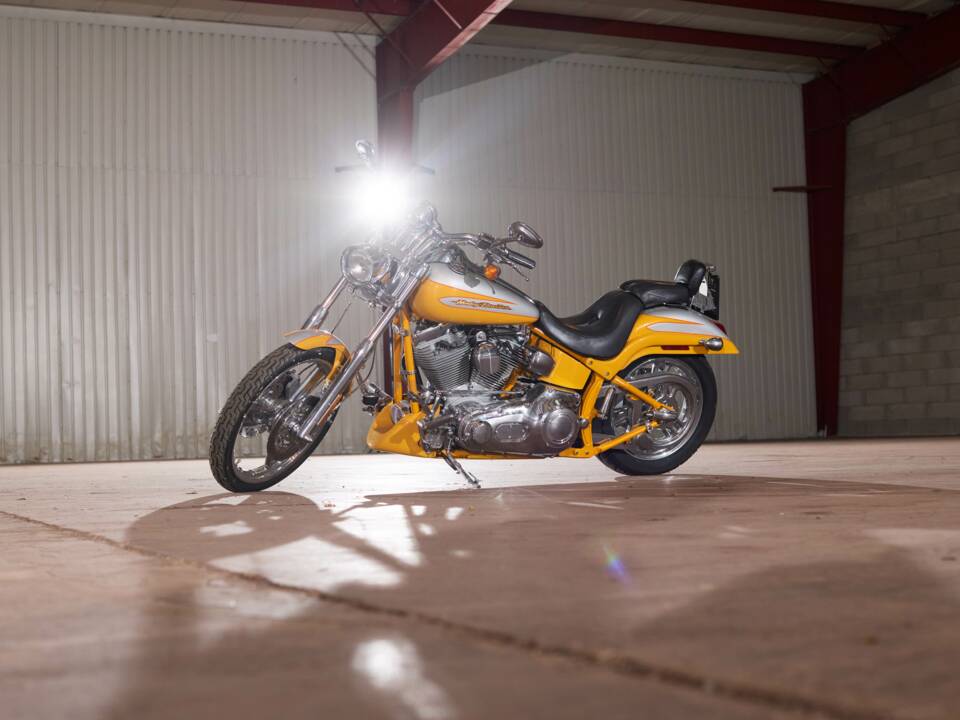 Immagine 1/13 di Harley-Davidson FXSTD-SE2 Screamin’ Eagle Softail Deuce CVO (2004)