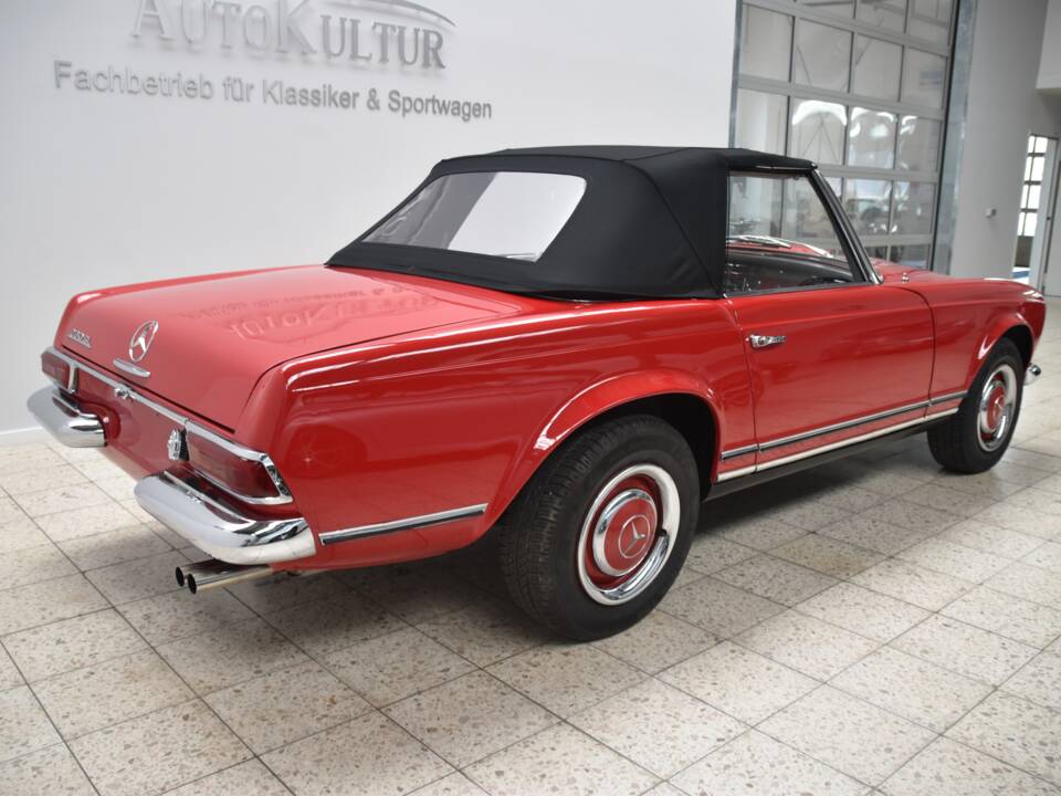 Immagine 4/34 di Mercedes-Benz 230 SL (1966)