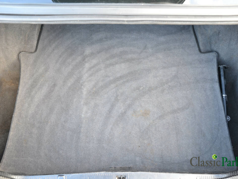 Image 13/39 of Mercedes-Benz 200 D (1993)