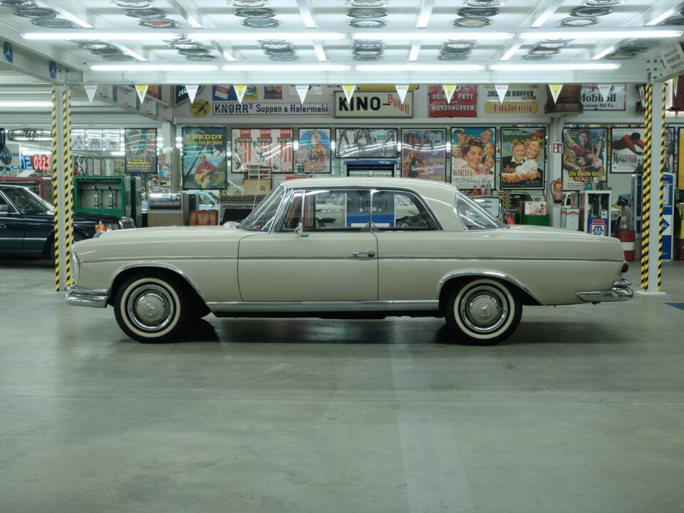 Image 4/50 of Mercedes-Benz 300 SE (1966)