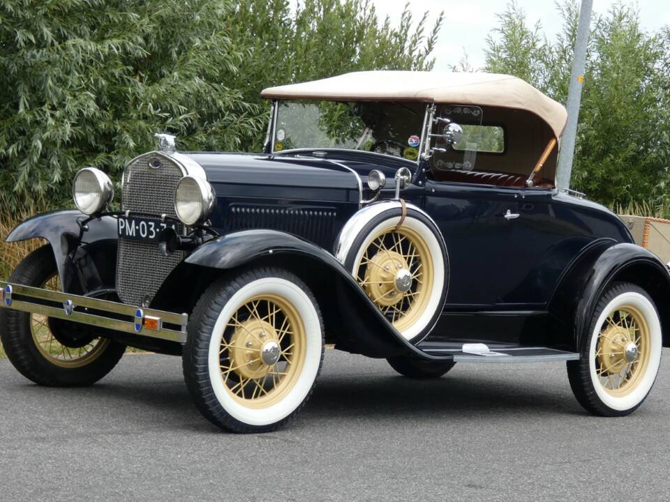 Image 8/19 of Ford Model A De Luxe (1930)