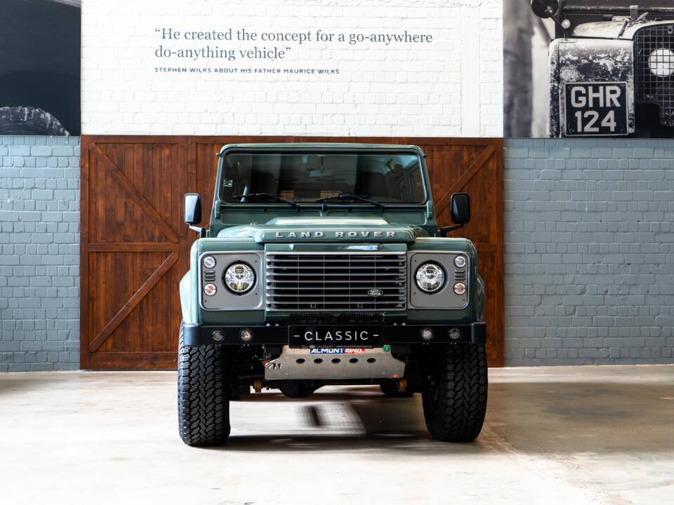Image 3/24 of Land Rover Defender 110 (2013)