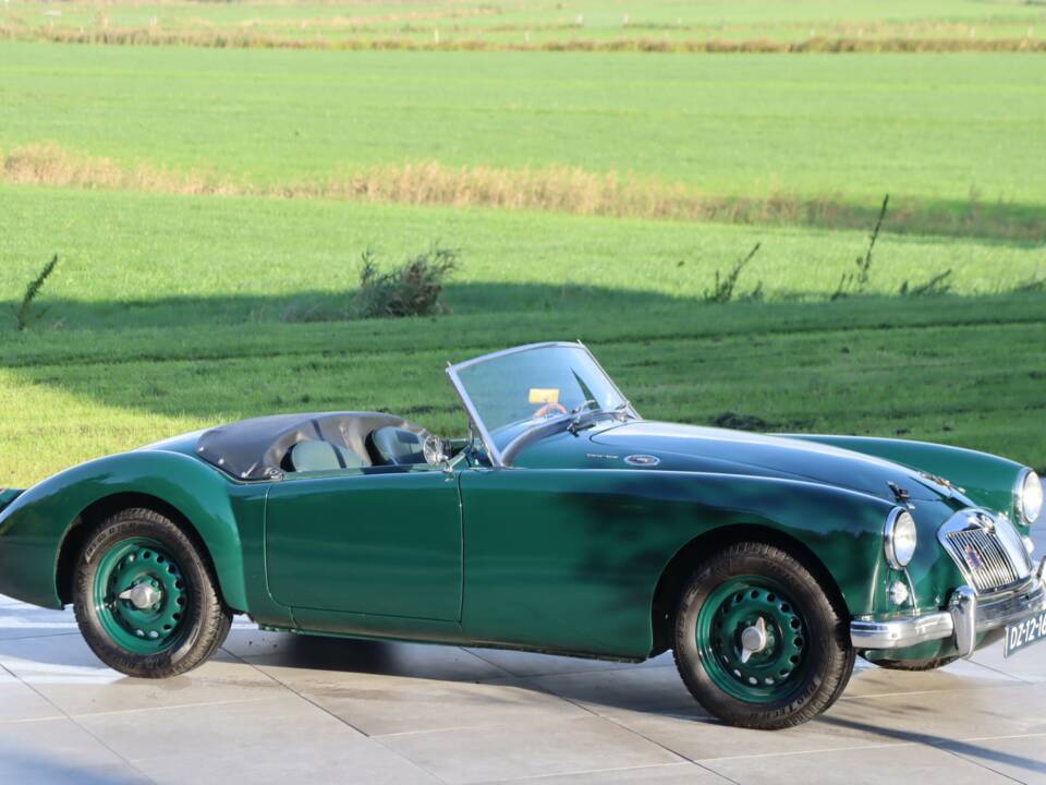 Image 21/50 of MG MGA Twin Cam (1959)