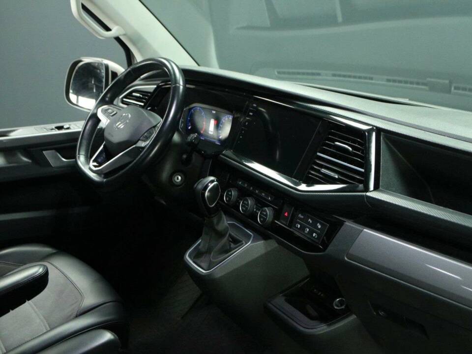 Image 25/50 of Volkswagen T6 Multivan 2.0 TDI (2020)