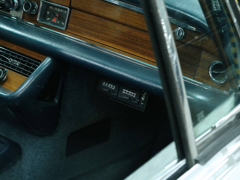 Image 33/50 of Mercedes-Benz 280 SE 3,5 (1970)