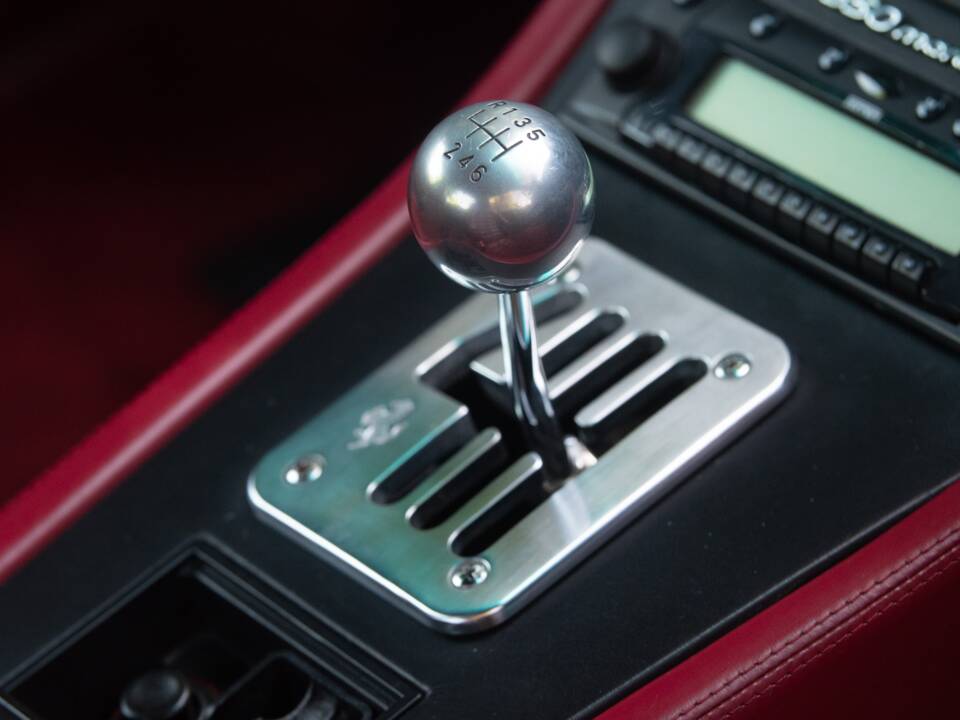 Image 30/37 of Ferrari 550 Maranello (2000)