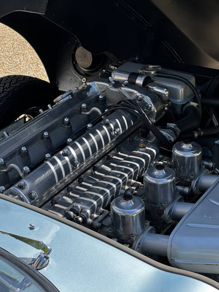 Image 11/13 of Jaguar Type E 4.2 (1966)