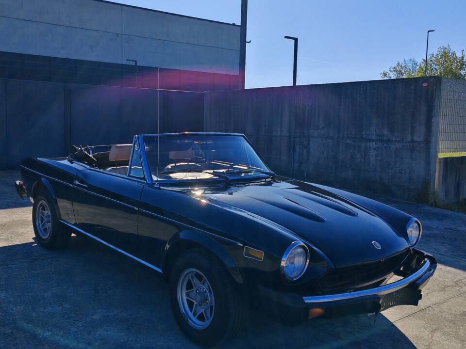 Image 3/42 of FIAT 124 Spider CS1 (1975)
