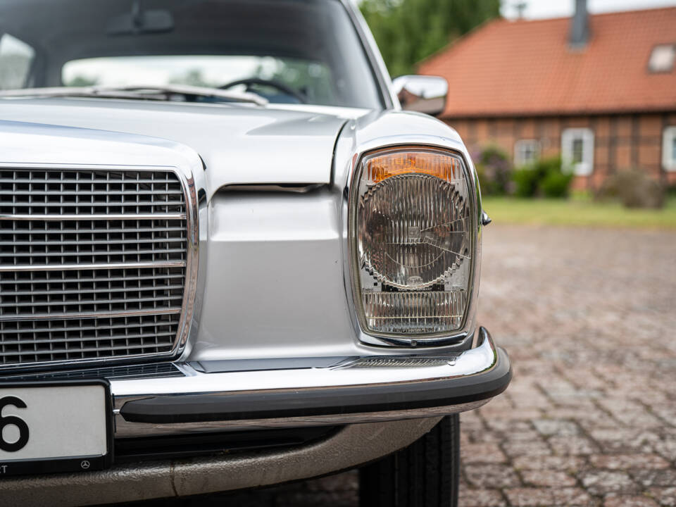 Image 4/63 of Mercedes-Benz 230&#x2F;6 (1974)