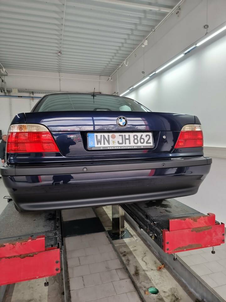 Image 20/58 of BMW 750i (1997)