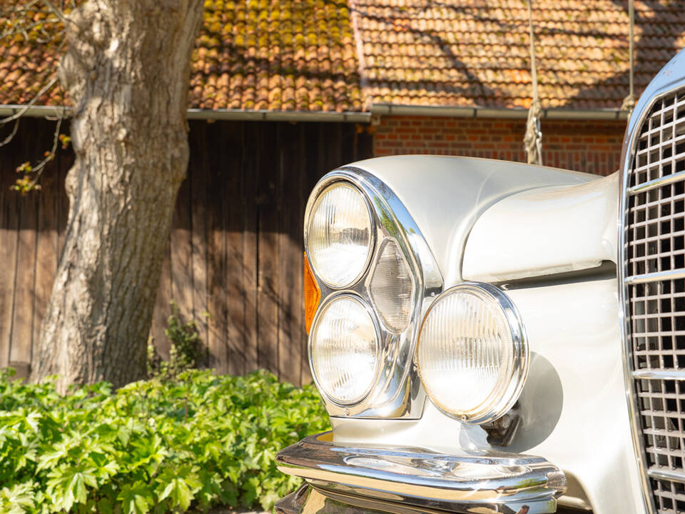 Bild 19/56 von Mercedes-Benz 280 SE (1968)