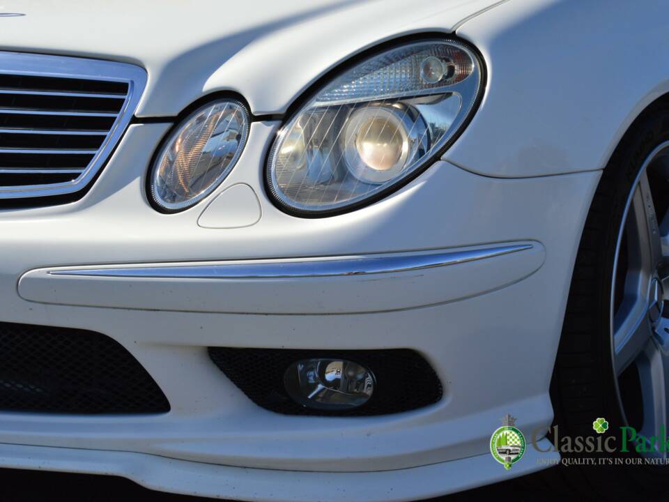 Image 46/50 of Mercedes-Benz E 500 T (2004)