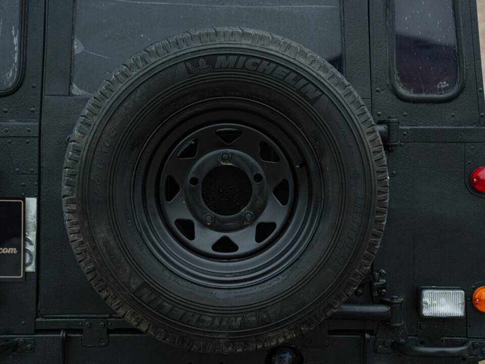 Bild 11/50 von Land Rover 90 (1985)