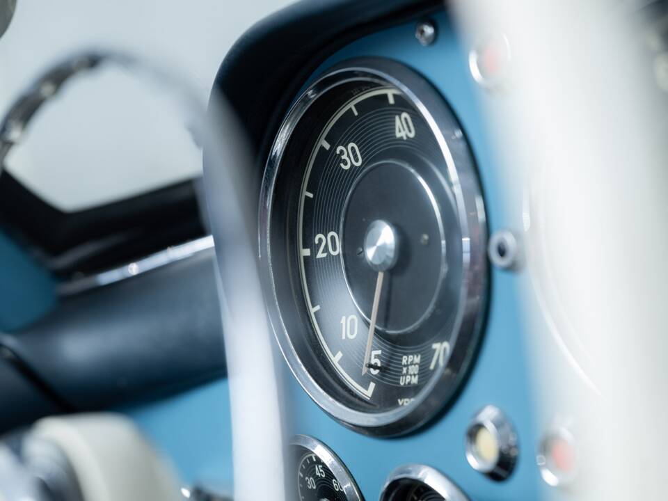 Image 14/40 of Mercedes-Benz 190 SL (1962)