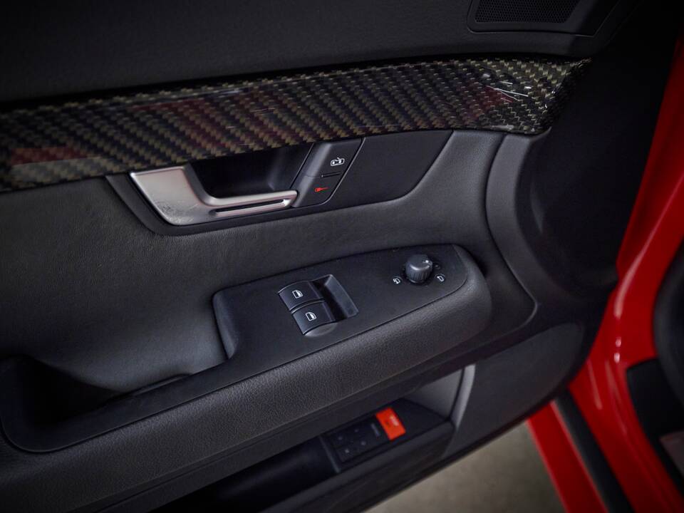 Image 83/95 of Audi RS4 Avant (2006)