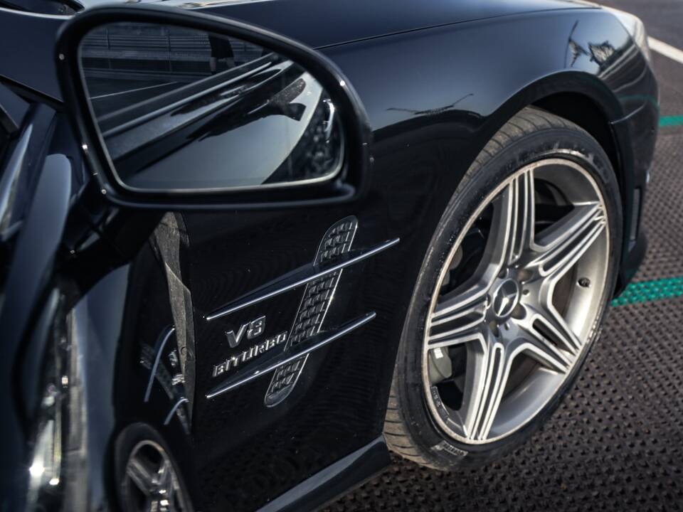 Image 17/33 de Mercedes-Benz SL 63 AMG (2012)