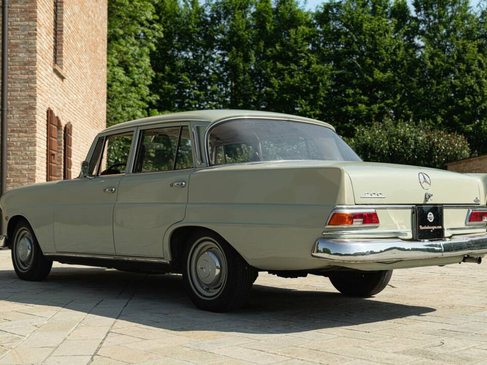 Bild 7/50 von Mercedes-Benz 200 (1966)