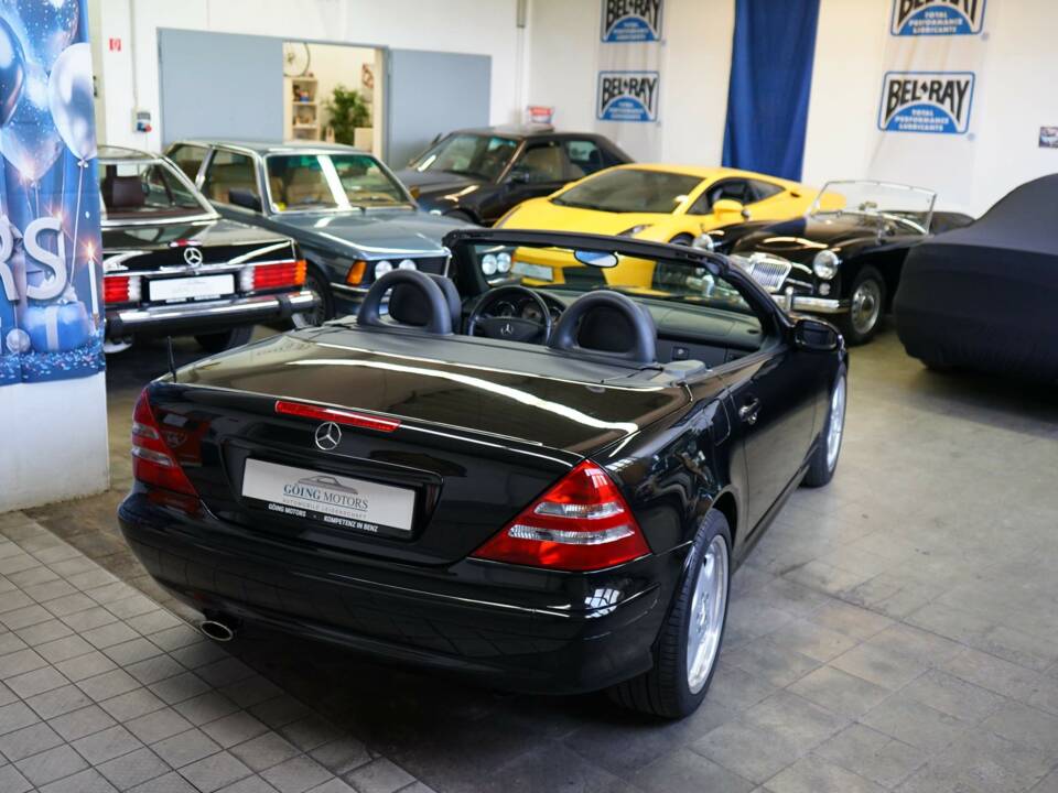 Image 16/33 de Mercedes-Benz SLK 320 (2000)