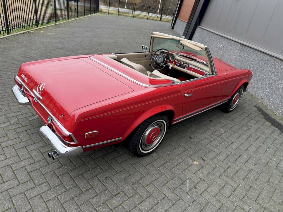 Image 4/36 de Mercedes-Benz 280 SL (1968)