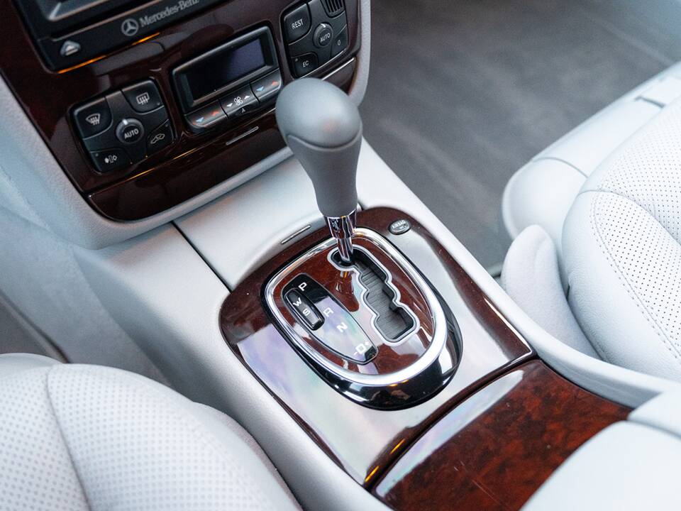Image 38/45 of Mercedes-Benz S 55 AMG (2000)